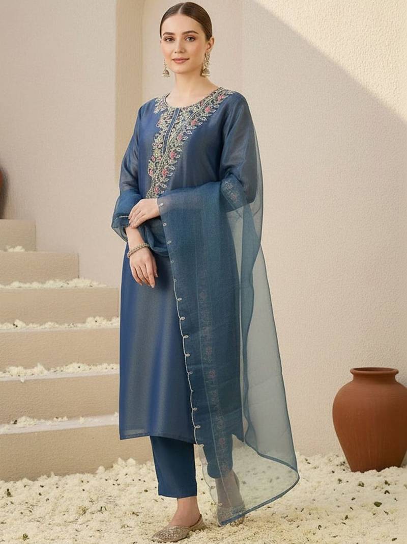 Women Floral Embroidered Regular Thread Work Liva Kurta with Trousers & With Dupatta