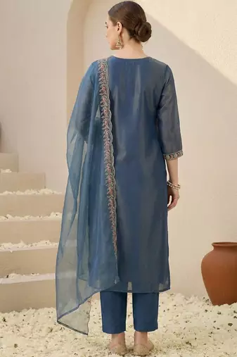 Women Floral Embroidered Regular Thread Work Liva Kurta with Trousers & With Dupatta