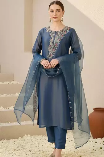 Women Floral Embroidered Regular Thread Work Liva Kurta with Trousers & With Dupatta