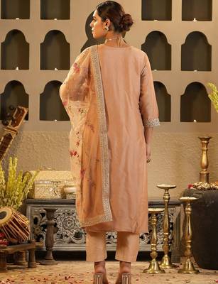 Women Ethnic Motifs Regular Kurta with Trousers & With Dupatta 5