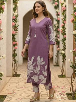 Women Floral Printed Regular Pure Cotton Kurta with Trousers 1