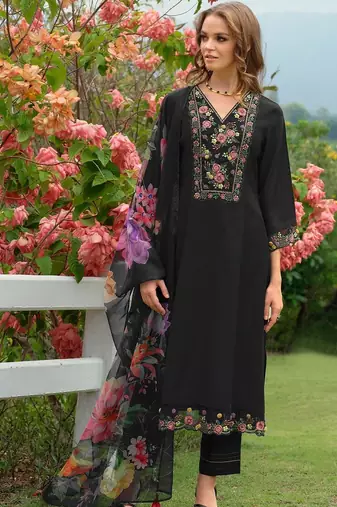 Women Floral Embroidered Regular Thread Work Liva Kurta with Trousers & With Dupatta