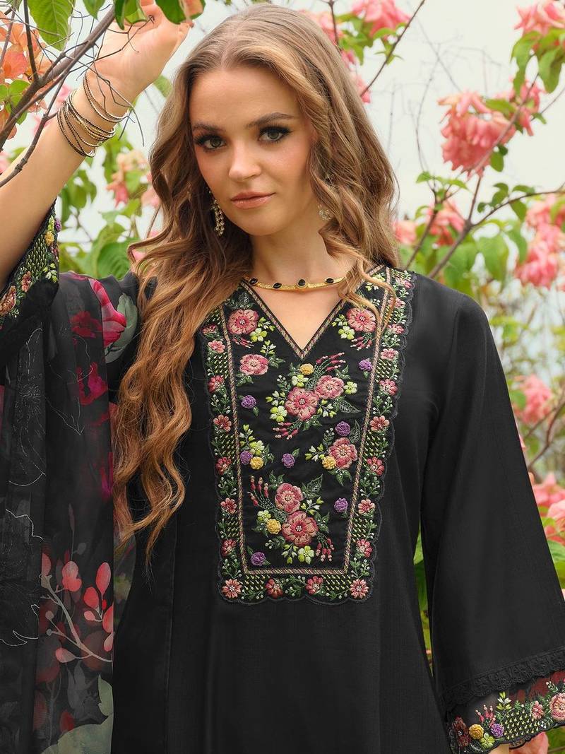 Women Floral Embroidered Regular Thread Work Liva Kurta with Trousers & With Dupatta