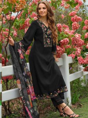 Women Floral Embroidered Regular Thread Work Liva Kurta with Trousers & With Dupatta 3