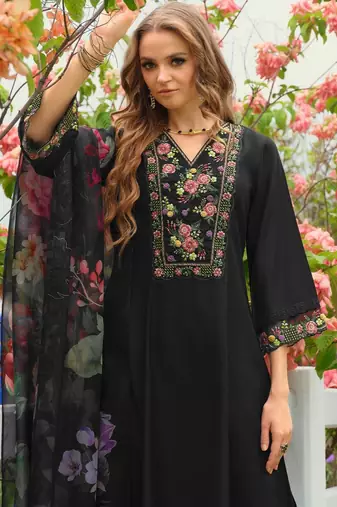 Women Floral Embroidered Regular Thread Work Liva Kurta with Trousers & With Dupatta