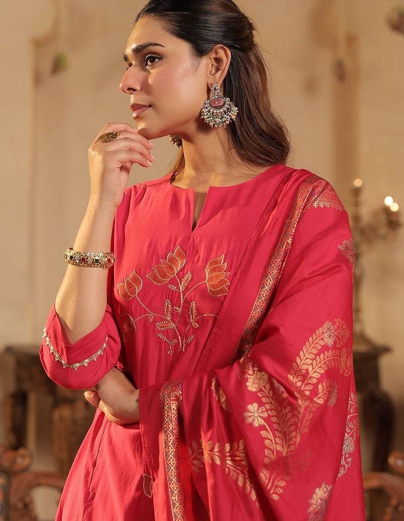 Women Ethnic Motifs Embroidered Regular Thread Work Kurta with Trousers & With Dupatta