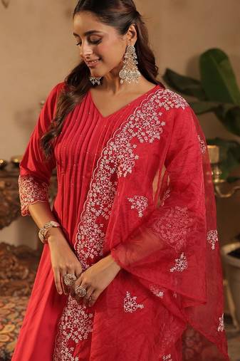 Women Ethnic Motifs Embroidered Pleated Thread Work Kurta with Trousers & With Dupatta