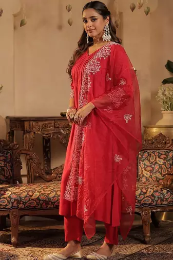 Women Ethnic Motifs Embroidered Pleated Thread Work Kurta with Trousers & With Dupatta