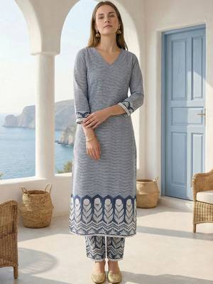 Women Printed Regular Pure Cotton Kurta with Trousers 6