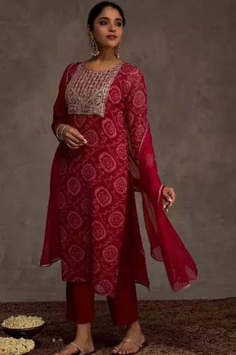 Women Ethnic Motifs Embroidered Regular Thread Work Kurta with Trousers & With Dupatta