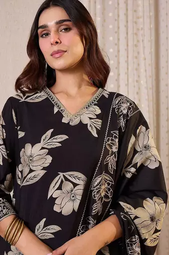Women Floral Printed Regular Thread Work Chanderi Silk Kurta with Trousers & With Dupatta
