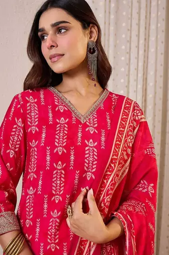 Women Ethnic Motifs Printed Regular Chanderi Silk Kurta with Trousers & With Dupatta