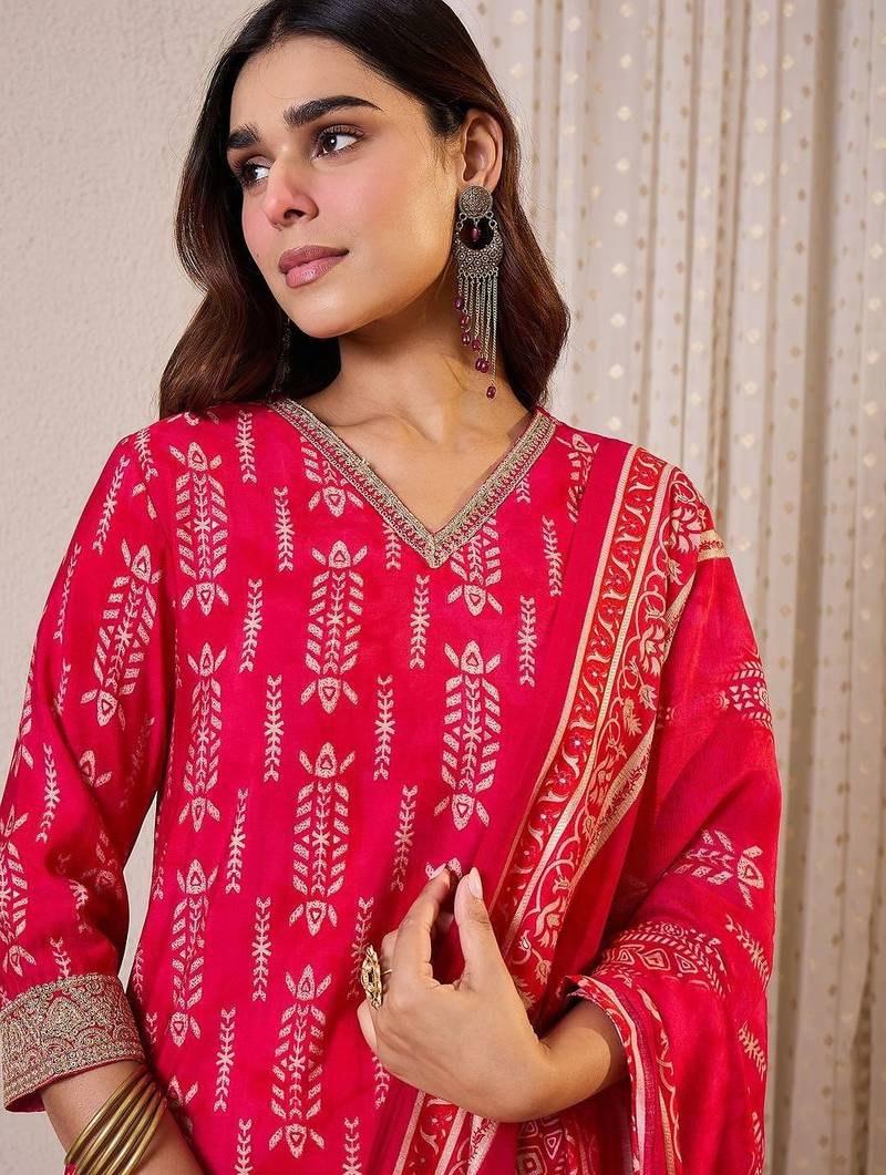 Women Ethnic Motifs Printed Regular Chanderi Silk Kurta with Trousers & With Dupatta