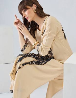 Women Animal Printed Regular Kurta with Palazzos 1