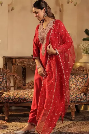 Women Ethnic Motifs Embroidered Regular Thread Work Liva Kurta with Trousers & With Dupatta