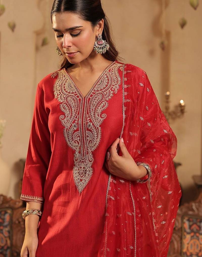 Women Ethnic Motifs Embroidered Regular Thread Work Liva Kurta with Trousers & With Dupatta