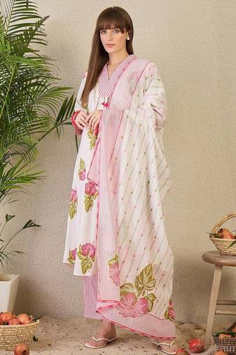 Women Floral Printed Regular  Cotton Kurta with Trousers & With Dupatta