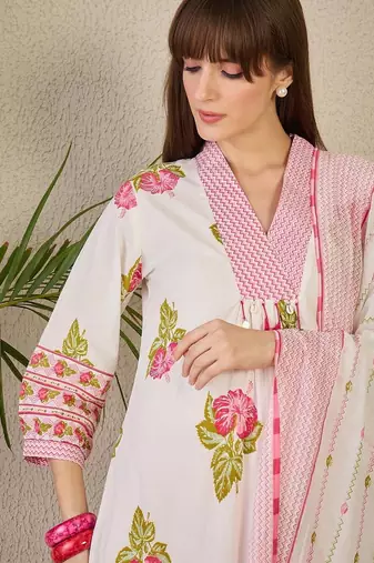 Women Floral Printed Regular Pure Cotton Kurta with Trousers & With Dupatta