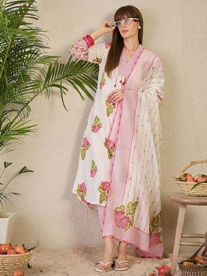 Women Floral Printed Regular Pure Cotton Kurta with Trousers & With Dupatta 6