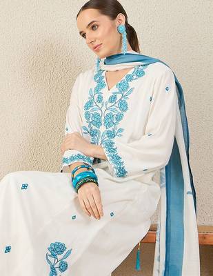 Women Floral Embroidered Regular Thread Work Kurta with Trousers & With Dupatta 1