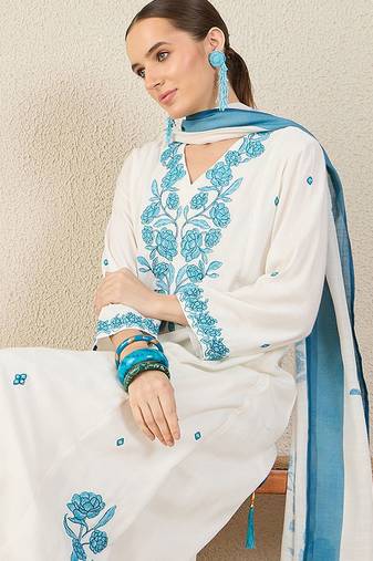 Women Floral Embroidered Regular Thread Work Kurta with Trousers & With Dupatta