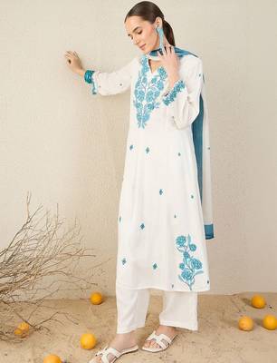 Women Floral Embroidered Regular Thread Work Kurta with Trousers & With Dupatta 2