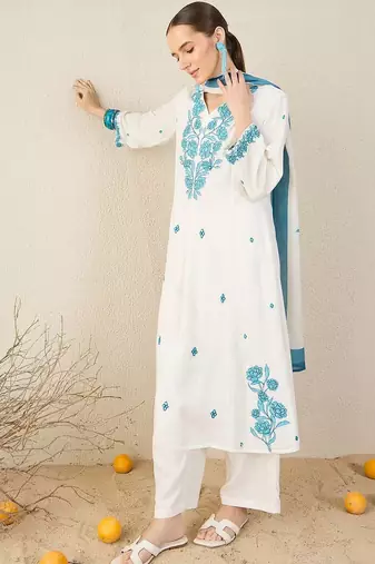 Women Floral Embroidered Regular Thread Work Kurta with Trousers & With Dupatta