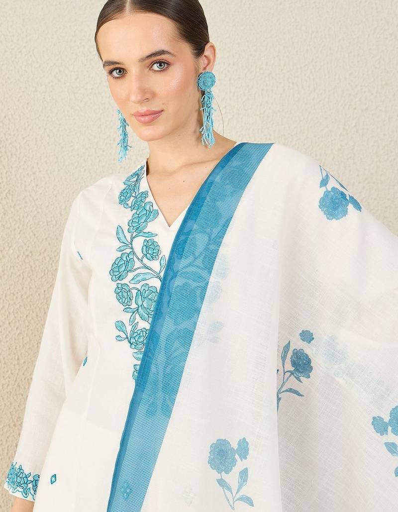 Women Floral Embroidered Regular Thread Work Kurta with Trousers & With Dupatta