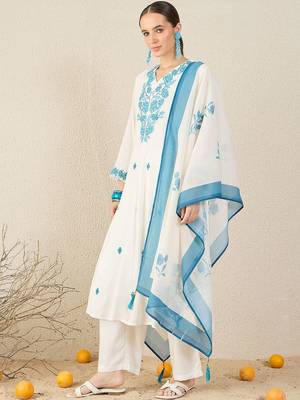 Women Floral Embroidered Regular Thread Work Kurta with Trousers & With Dupatta 4