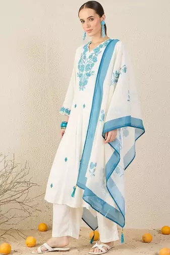 Women Floral Embroidered Regular Thread Work Kurta with Trousers & With Dupatta