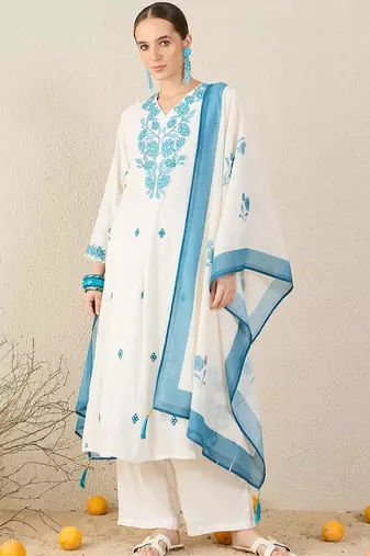 Women Floral Embroidered Regular Thread Work Kurta with Trousers & With Dupatta