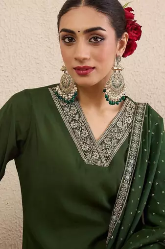 Women Ethnic Motifs Embroidered Regular Thread Work Kurta with Trousers & With Dupatta