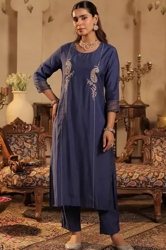 Women Ethnic Motifs Embroidered Regular Thread Work Kurta with Trousers & With Dupatta