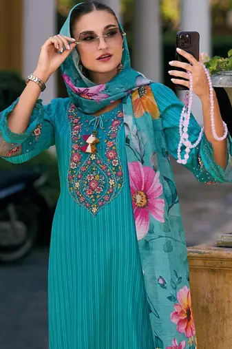 Women Regular Thread Work Pure Cotton Kurta with Trousers & With Dupatta