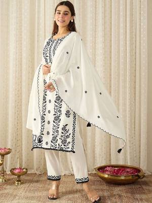 Women Floral Embroidered Regular Thread Work Kurta with Trousers & With Dupatta 1