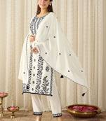Women Floral Embroidered Regular Thread Work Kurta with Trousers & With Dupatta
