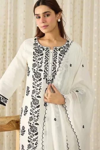 Women Floral Embroidered Regular Thread Work Kurta with Trousers & With Dupatta