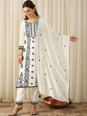 Women Floral Embroidered Regular Thread Work Kurta with Trousers & With Dupatta 4