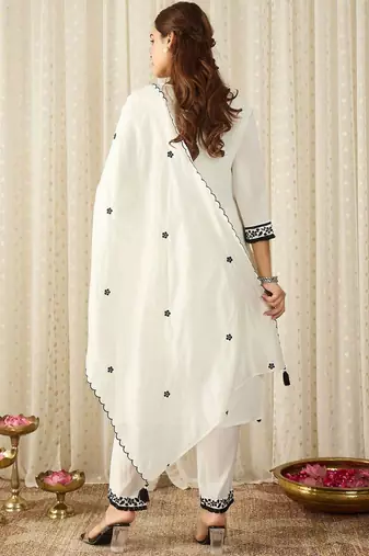 Women Floral Embroidered Regular Thread Work Kurta with Trousers & With Dupatta