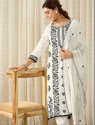 Women Floral Embroidered Regular Thread Work Kurta with Trousers & With Dupatta 6