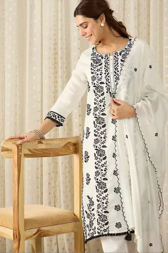 Women Floral Embroidered Regular Thread Work Kurta with Trousers & With Dupatta