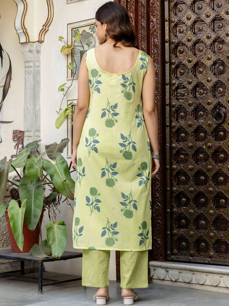 Women Floral Printed Regular Pure Cotton Kurta with Trousers & With Dupatta