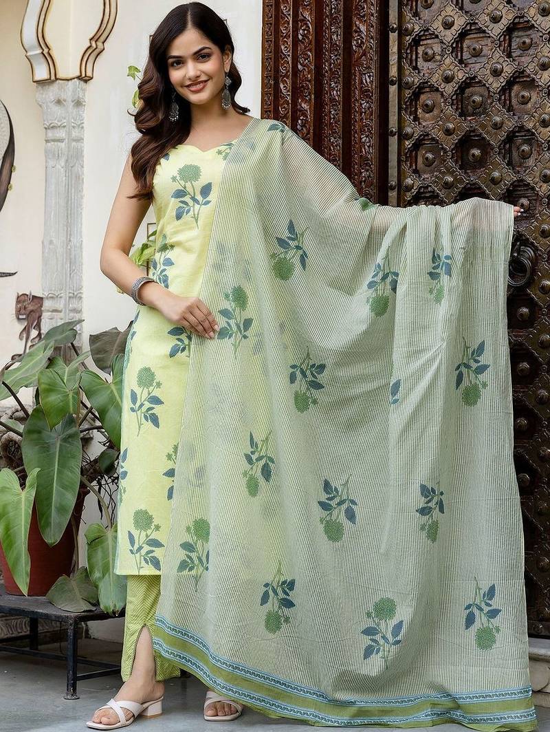Women Floral Printed Regular Pure Cotton Kurta with Trousers & With Dupatta