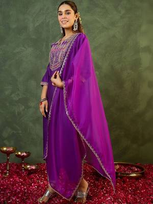 Women Ethnic Motifs Embroidered Regular Thread Work Liva Kurta with Trousers & With Dupatta 1