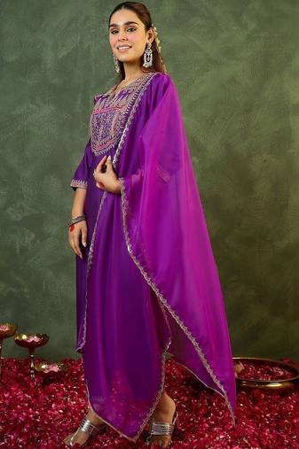 Women Ethnic Motifs Embroidered Regular Thread Work Liva Kurta with Trousers & With Dupatta