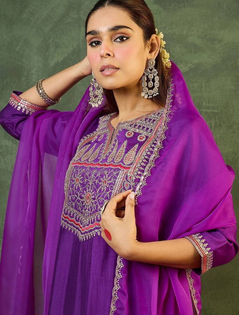 Women Ethnic Motifs Embroidered Regular Thread Work Liva Kurta with Trousers & With Dupatta