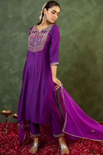 Women Ethnic Motifs Embroidered Regular Thread Work Liva Kurta with Trousers & With Dupatta