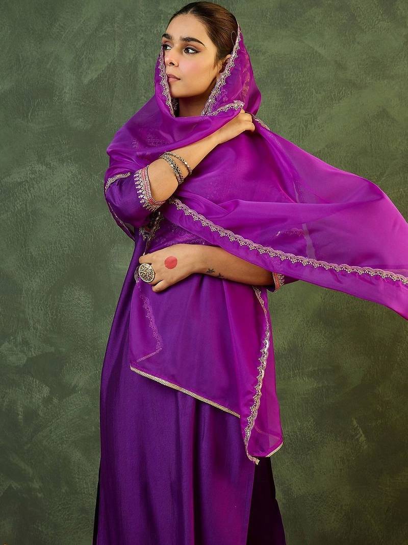 Women Ethnic Motifs Embroidered Regular Thread Work Liva Kurta with Trousers & With Dupatta