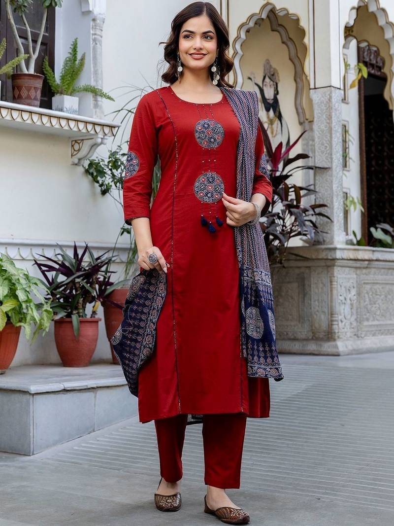 Women Ethnic Motifs Embroidered Regular Thread Work Pure Cotton Kurta with Trousers & With Dupatta