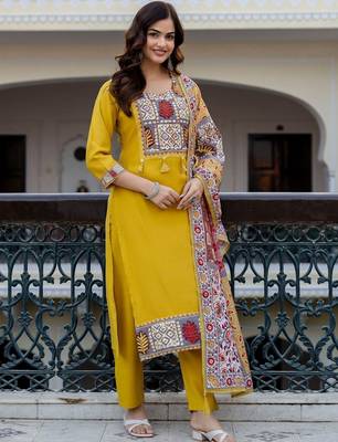 Women Ethnic Motifs Yoke Design Regular Thread Work Kurta with Trousers & With Dupatta 1